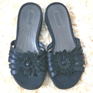 Array Black Slip-on Sandals Flower Leather 8 M
